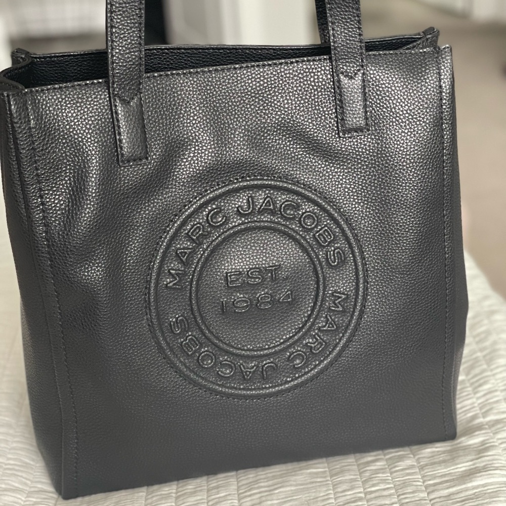 Marc Jacobs Signature Leather Logo Tote Bag